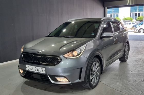 Kia Niro Prestige — пробег 116 810 км — фото 1 из 5