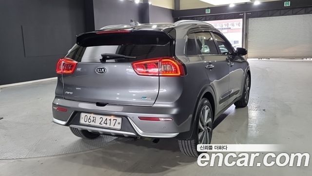 Kia Niro Prestige — пробег 116 810 км — фото 2 из 5