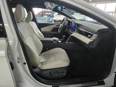Toyota Camry 2.5 XLE Hybrid — пробег 4 км — фото 3 из 5