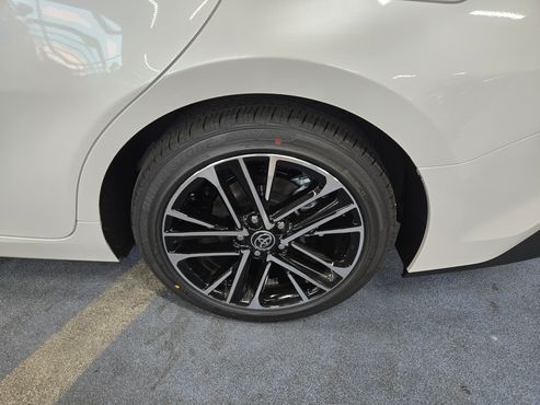 Toyota Camry 2.5 XLE Hybrid — пробег 4 км — фото 5 из 5