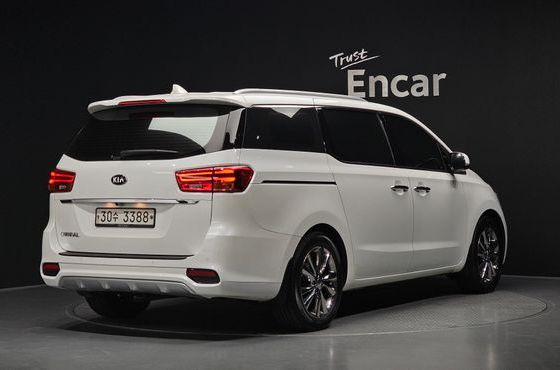 Kia Carnival 9-Seater Noblesse Special — пробег 67 290 км — фото 2 из 5