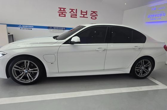 BMW 3-Series 330e iPerformance M Sport — пробег 137 000 км — фото 2 из 5