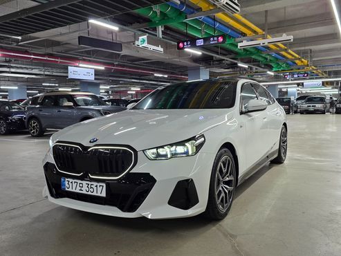 BMW 5-Series 520i M Sport — пробег 3 574 км — фото 3 из 5