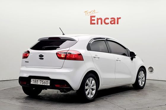 Kia pride 1.6 GDI Hatchback Luxury — пробег 89 112 км — фото 2 из 5
