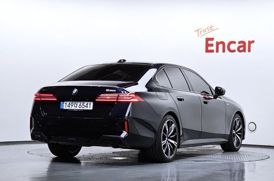 BMW 5-Series 530i xDrive M Sport — пробег 10 256 км — фото 2 из 5