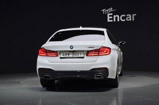 BMW 5-Series 530i M Sport Package Plus — пробег 82 792 км — фото 4 из 5