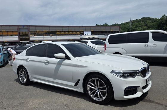 BMW 5-Series 520d xDrive M Sport Package Plus — пробег 100 000 км — фото 3 из 5
