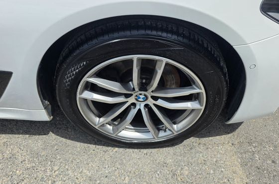 BMW 5-Series 520d xDrive M Sport Package Plus — пробег 100 000 км — фото 4 из 5