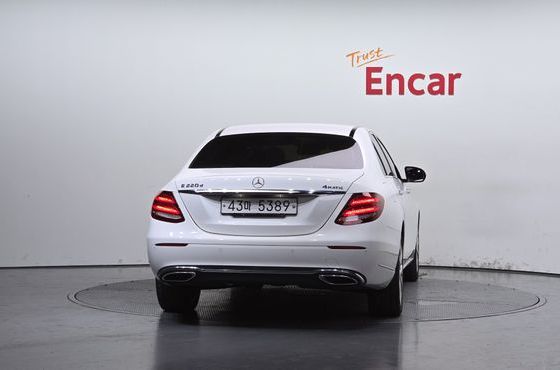 Mercedes-Benz E-Class E220d 4MATIC Exclusive — пробег 256 847 км — фото 4 из 5