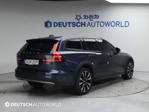 Volvo V60 B5 Ultimate AWD — пробег 46 436 км — фото 2 из 5