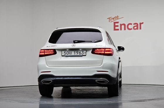 Mercedes-Benz GLC-Class GLC350e 4MATIC AMG Line — пробег 73 049 км — фото 4 из 5