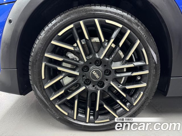 Mini Cooper Favoured — пробег 4 278 км — фото 5 из 5