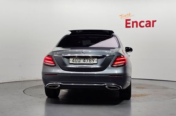 Mercedes-Benz E-Class E300 4MATIC Exclusive — пробег 65 828 км — фото 4 из 5