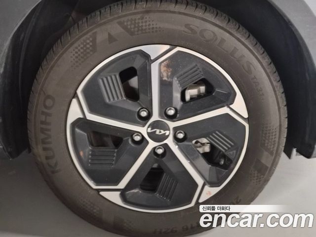 Kia Niro Prestige — пробег 22 300 км — фото 2 из 5