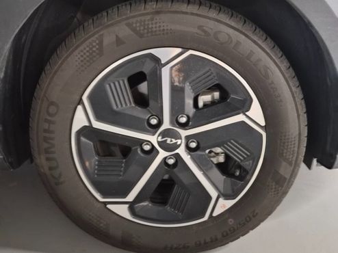 Kia Niro Prestige — пробег 22 300 км — фото 2 из 5