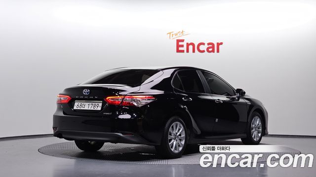Toyota Camry 2.5 LE Hybrid — пробег 60 574 км — фото 2 из 5