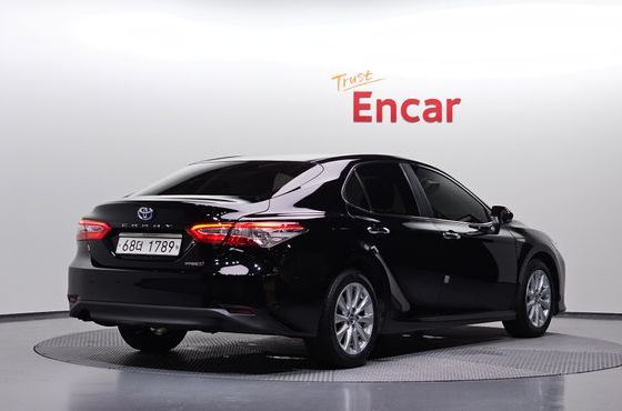 Toyota Camry 2.5 LE Hybrid — пробег 60 574 км — фото 2 из 5