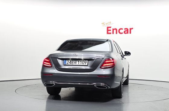 Mercedes-Benz E-Class E220d 4MATIC Exclusive — пробег 82 844 км — фото 4 из 5