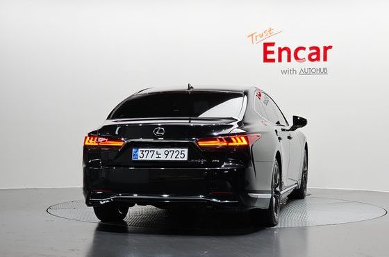 Lexus LS 3.5 Platinum AWD — пробег 70 380 км — фото 4 из 5