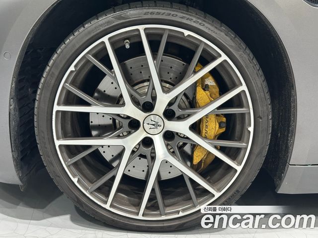 Maserati GranTurismo из Кореи Encar