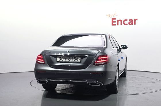 Mercedes-Benz E-Class E220d 4MATIC Exclusive — пробег 117 928 км — фото 4 из 5