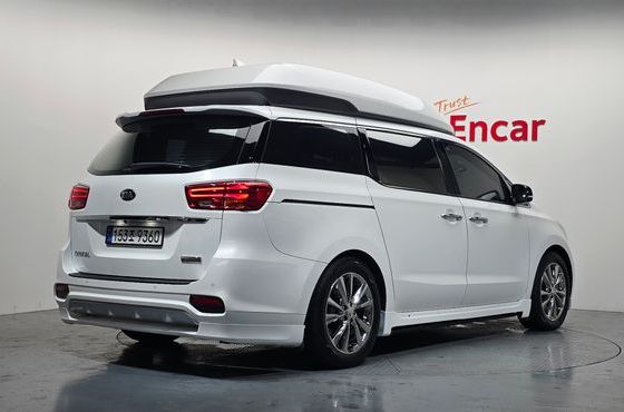 Kia Carnival 9-Seater Hi-Limousine Noblesse Special — пробег 77 968 км — фото 2 из 5