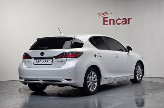 Lexus CT200h 1.8 Compact Trendy ZWA10 — пробег 107 061 км — фото 2 из 5