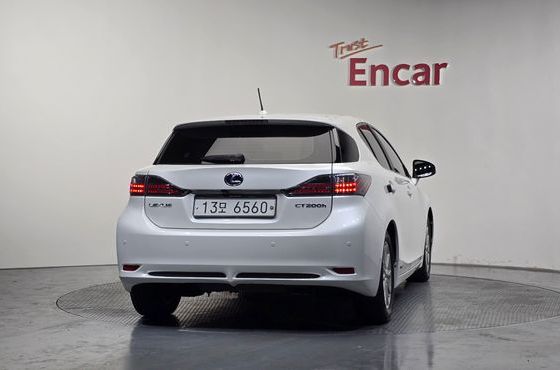 Lexus CT200h 1.8 Compact Trendy ZWA10 — пробег 107 061 км — фото 4 из 5