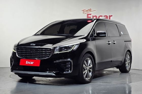 Kia Carnival Gasoline 7-Seater Limousine VIP — пробег 45 101 км — фото 1 из 5