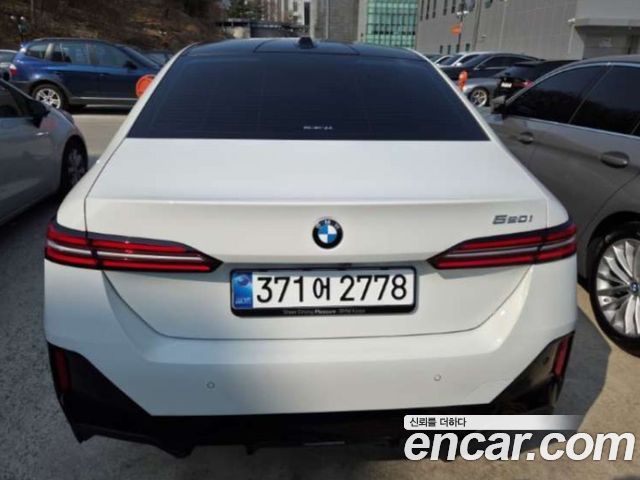 BMW 5-Series 520i M Sport — пробег 1 611 км — фото 4 из 5