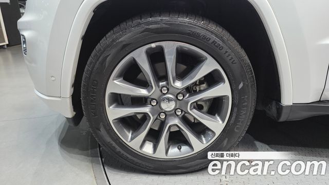 Jeep Cherokee 3.0 Diesel Overland WK2 — пробег 105 665 км — фото 5 из 5
