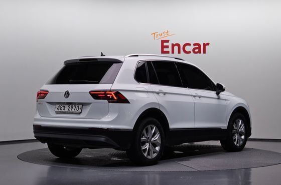 Volkswagen Tiguan 2.0 TDI Premium — пробег 57 947 км — фото 2 из 5