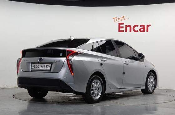 Toyota Prius 1.8 E — пробег 55 844 км — фото 2 из 5