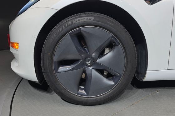Tesla Model 3 Standard Range Plue RWD — пробег 79 562 км — фото 5 из 5