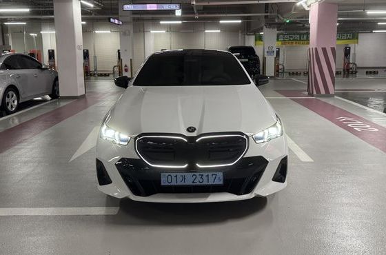 BMW i5 eDrive 40 M Sport — пробег 18 000 км — фото 1 из 5