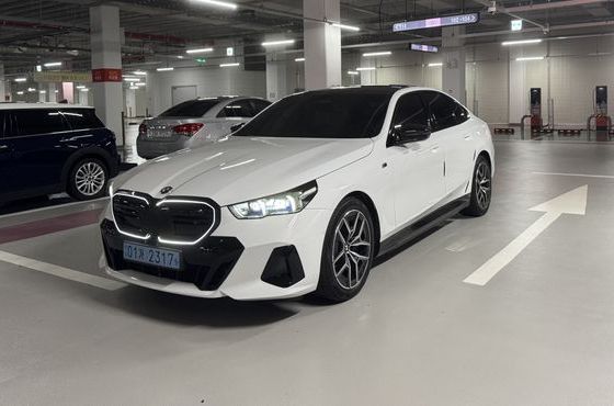 BMW i5 eDrive 40 M Sport — пробег 18 000 км — фото 2 из 5