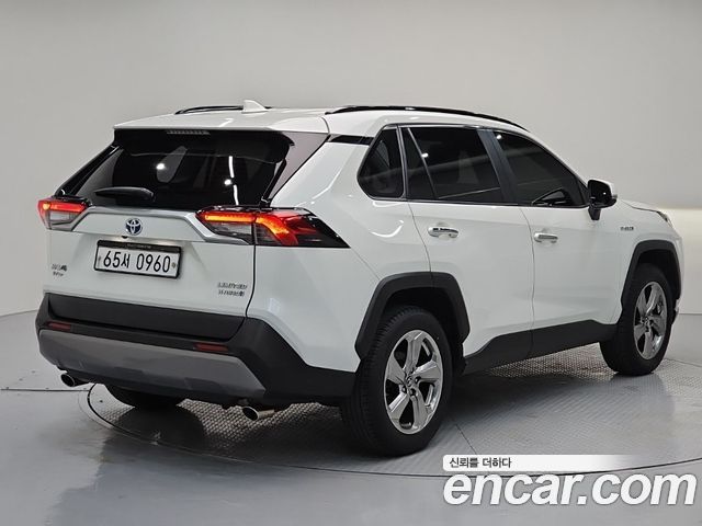 Toyota RAV4 2,5 4WD Hybrid LTD — пробег 75 650 км — фото 4 из 5