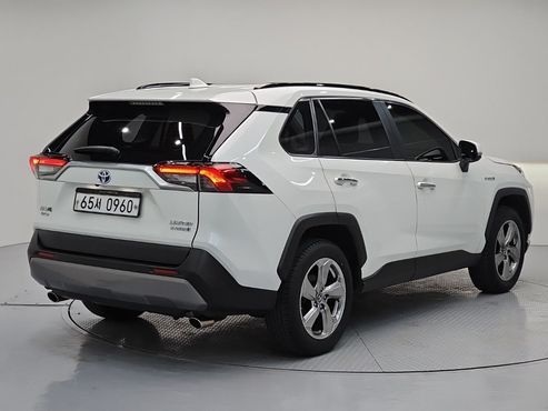 Toyota RAV4 2,5 4WD Hybrid LTD — пробег 75 650 км — фото 4 из 5