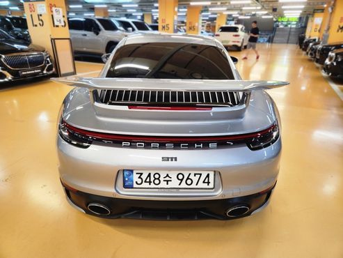 Porsche 911 Carrera 4S — пробег 10 000 км — фото 4 из 5