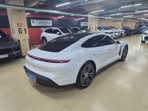 Porsche Taycan 4S — пробег 10 037 км — фото 5 из 5