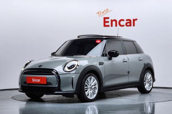 Mini Cooper 5-Door Classic Plus 3rd — пробег 46 227 км — фото 1 из 5