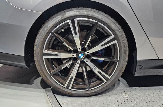 BMW 5-Series 530i xDrive M Sport — пробег 5 444 км — фото 5 из 5