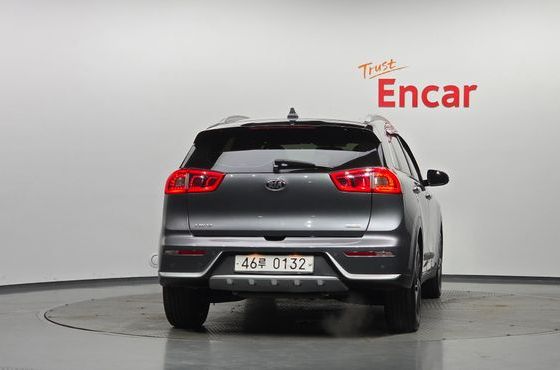 Kia Niro Prestige — пробег 192 110 км — фото 4 из 5