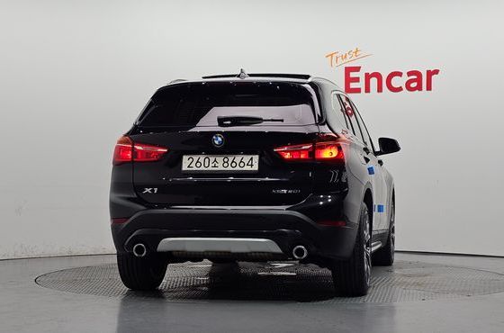 BMW X1 xDrive 20i xLine — пробег 70 734 км — фото 4 из 5