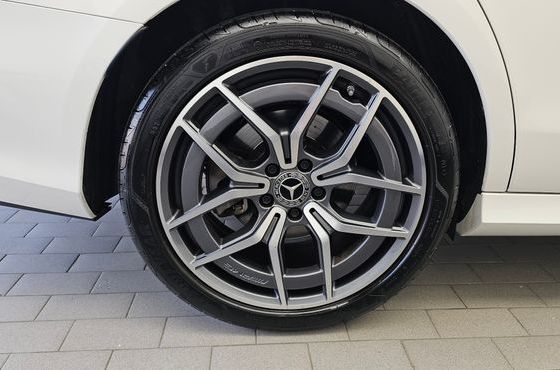 Mercedes-Benz E-Class E220d 4MATIC AMG Line — пробег 33 875 км — фото 5 из 5