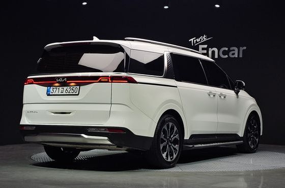 Kia Carnival Diesel 9-Seater Signature — пробег 47 099 км — фото 2 из 5
