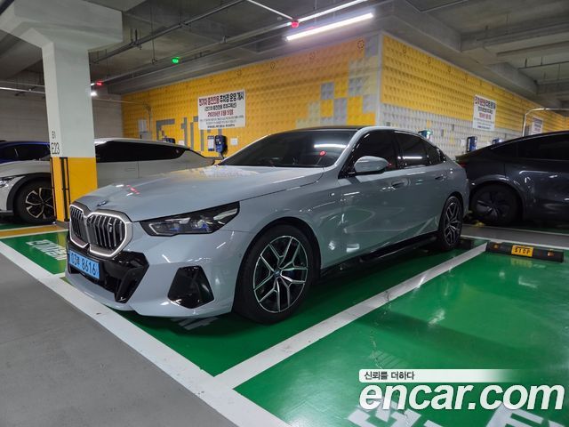 BMW i5 eDrive 40 M Sport — пробег 38 000 км — фото 1 из 5