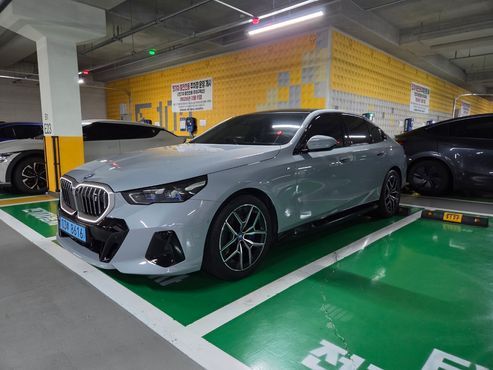 BMW i5 eDrive 40 M Sport — пробег 38 000 км — фото 1 из 5