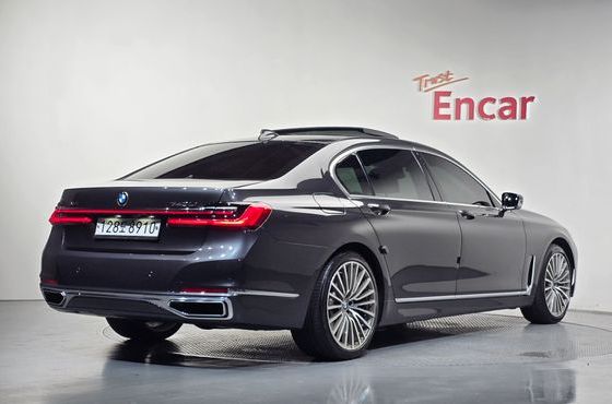 BMW 7-Series 740Li xDrive Design Pure Excellence — пробег 93 590 км — фото 2 из 5