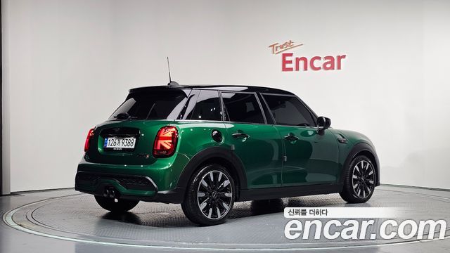 Mini Cooper 5Door Classic Launch Pack Third Generation — пробег 68 960 км — фото 2 из 5